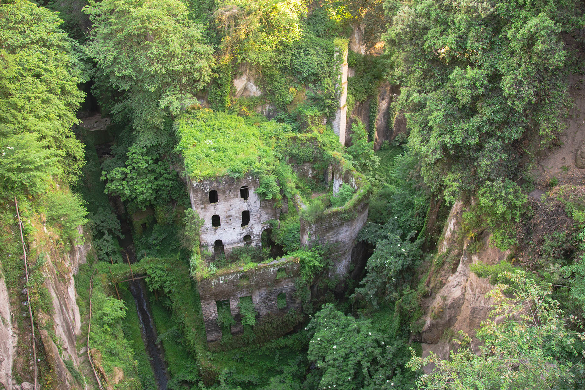 Vallone dei Mulini di Sorrento visto da Piazza Tasso